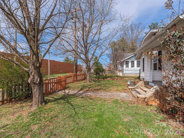 15 Louisiana Avenue, Asheville, NC 28806