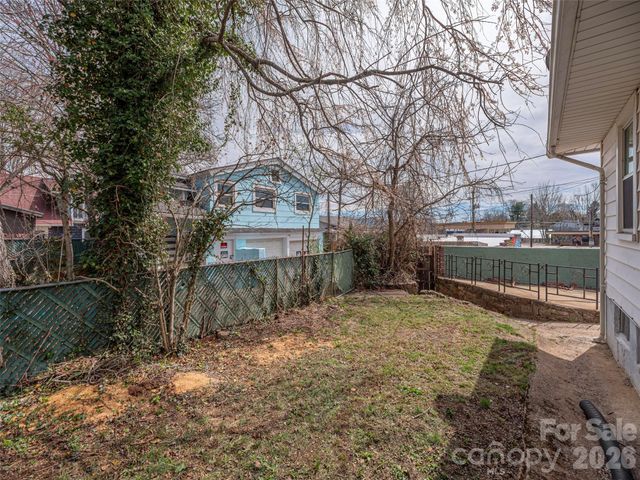 15 Louisiana Avenue, Asheville, NC 28806