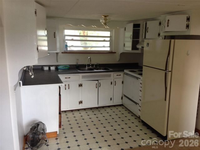 15 Louisiana Avenue, Asheville, NC 28806