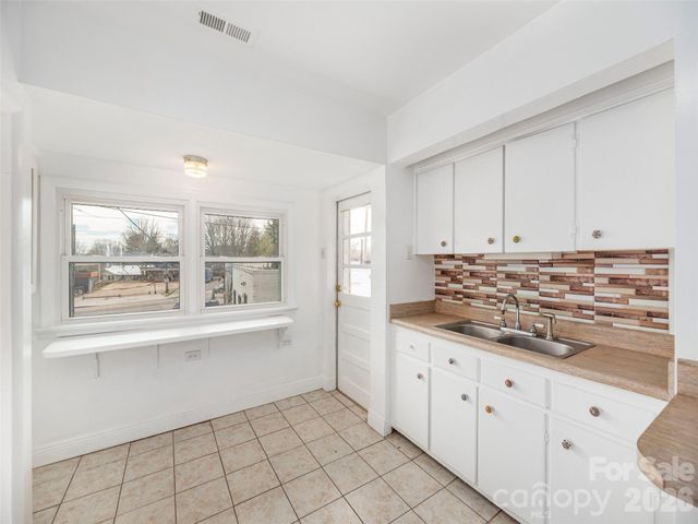 15 Louisiana Avenue, Asheville, NC 28806