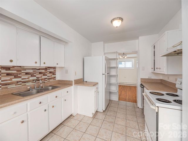 15 Louisiana Avenue, Asheville, NC 28806