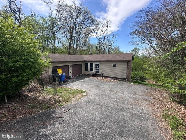 1711 PAULSON DR, York, PA 17406