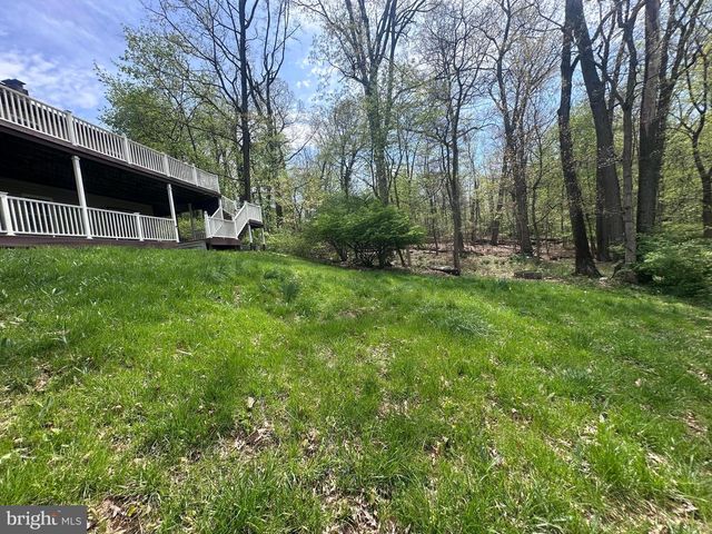 1711 PAULSON DR, York, PA 17406