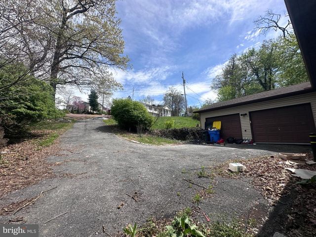 1711 PAULSON DR, York, PA 17406