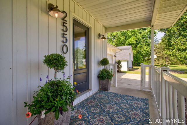 2550 Ranchland Drive SW, Byron Center, MI 49315