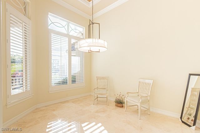 1676 Persimmon DR, Naples, FL 34109