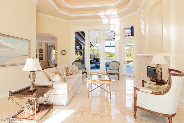 1676 Persimmon DR, Naples, FL 34109