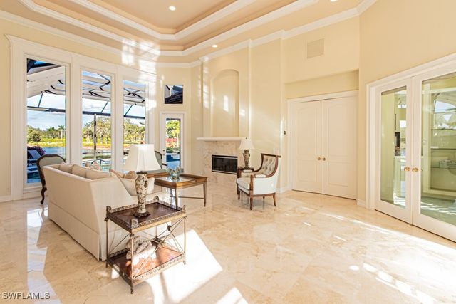 1676 Persimmon DR, Naples, FL 34109