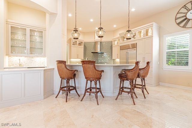 1676 Persimmon DR, Naples, FL 34109