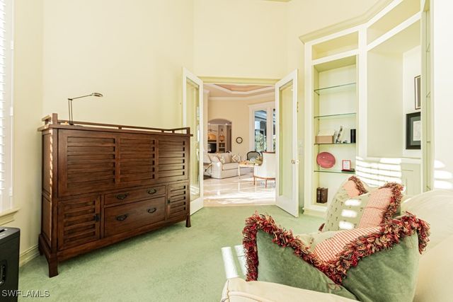 1676 Persimmon DR, Naples, FL 34109