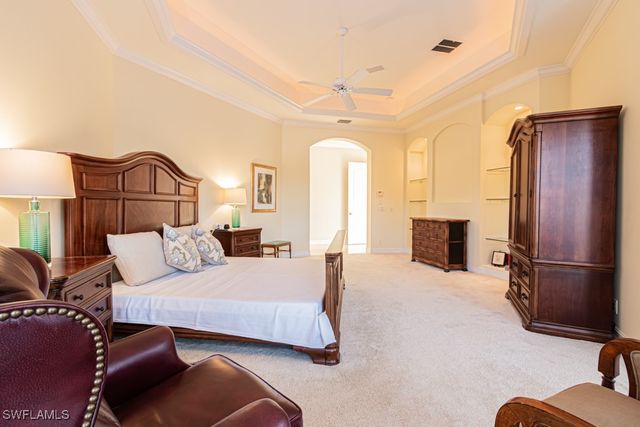 1676 Persimmon DR, Naples, FL 34109