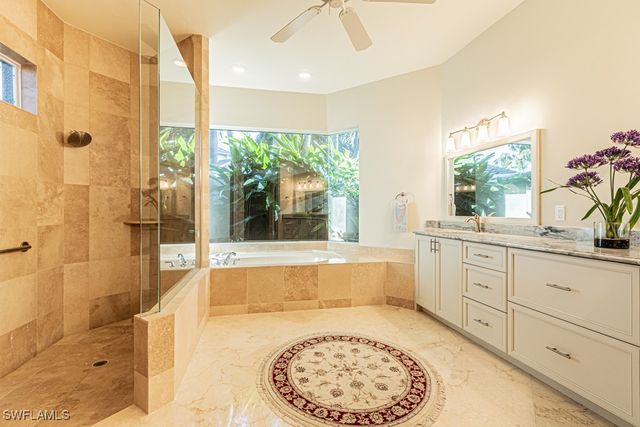 1676 Persimmon DR, Naples, FL 34109