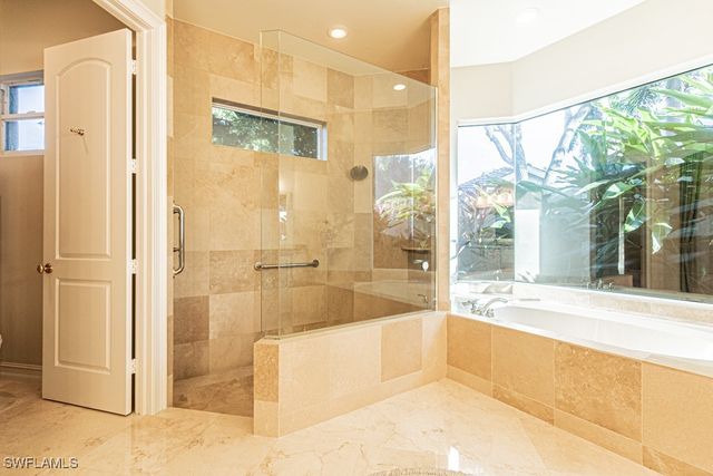 1676 Persimmon DR, Naples, FL 34109