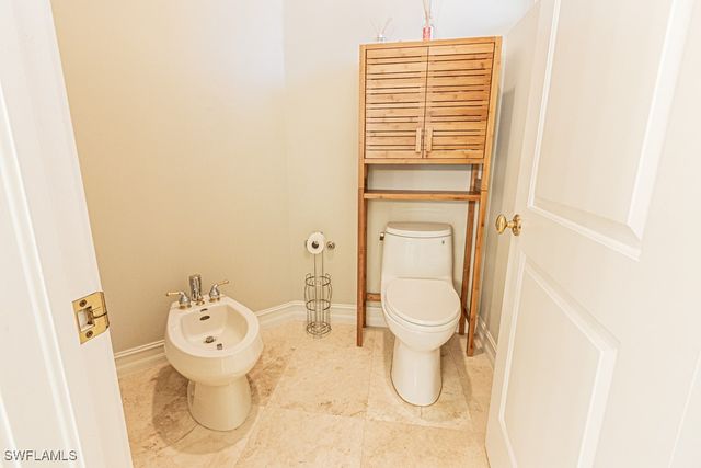 1676 Persimmon DR, Naples, FL 34109