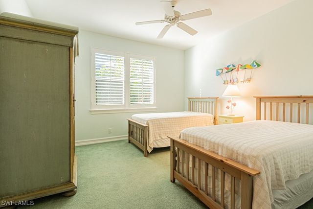 1676 Persimmon DR, Naples, FL 34109