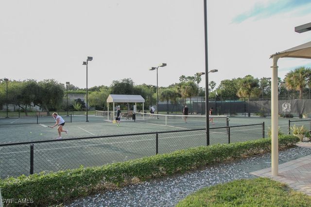 1676 Persimmon DR, Naples, FL 34109