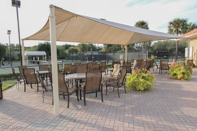 1676 Persimmon DR, Naples, FL 34109