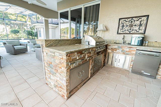 1676 Persimmon DR, Naples, FL 34109