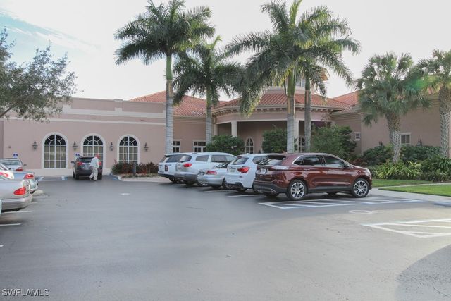 1676 Persimmon DR, Naples, FL 34109