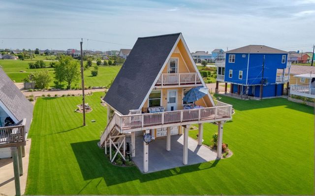 222 Sandpebble Place, Surfside Beach, TX 77541
