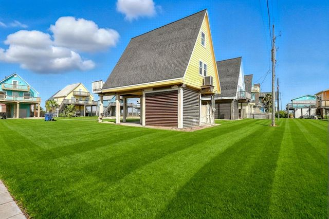 222 Sandpebble Place, Surfside Beach, TX 77541