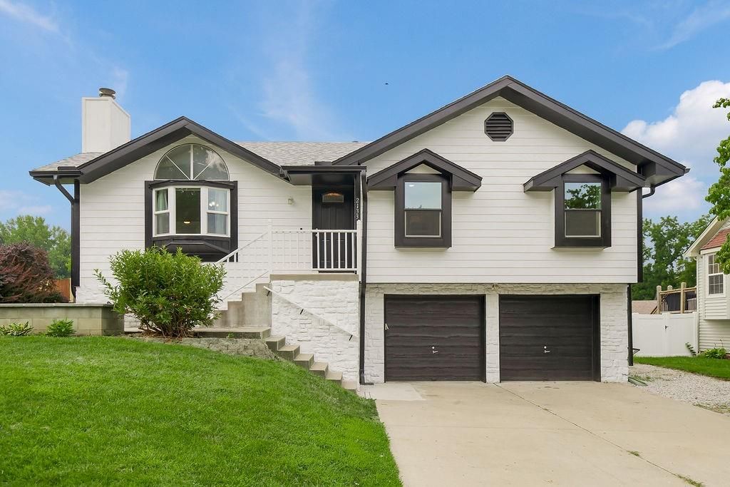 2133 NE Chipman Road, Lee's Summit, MO 64086