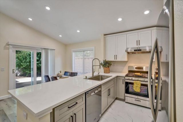 282 Trenton Circle, Pleasanton, CA 94566