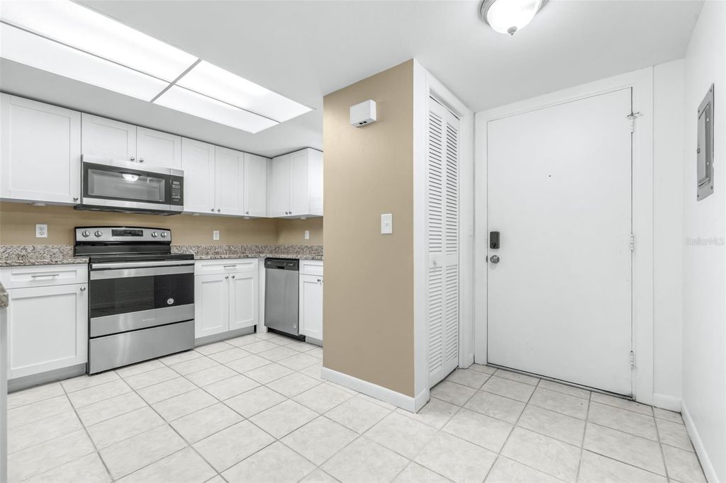 Image 5 of property listing at 1000 TARPON WOODS BOULEVARD 503, Palm Harbor, FL 34685