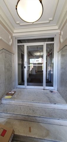 451 Park Dr 2C, Boston, MA 02215