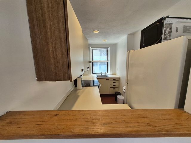 451 Park Dr 2C, Boston, MA 02215