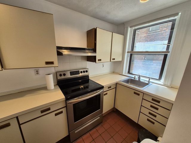 451 Park Dr 2C, Boston, MA 02215