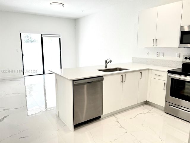 15925 SW SW 2 PL, Pembroke Pines, FL 33027