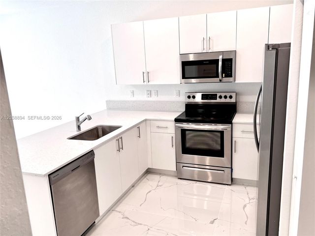 15925 SW SW 2 PL, Pembroke Pines, FL 33027