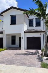 15925 SW SW 2 PL, Pembroke Pines, FL 33027