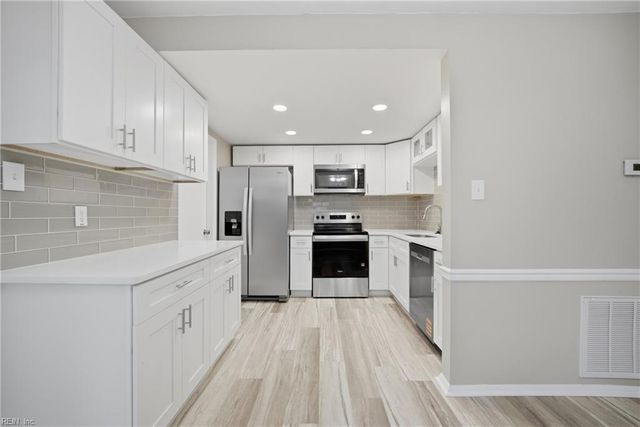 809 S Buckingham CT, Virginia Beach, VA 23462