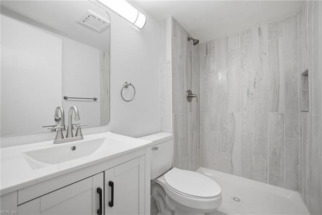 809 S Buckingham CT, Virginia Beach, VA 23462