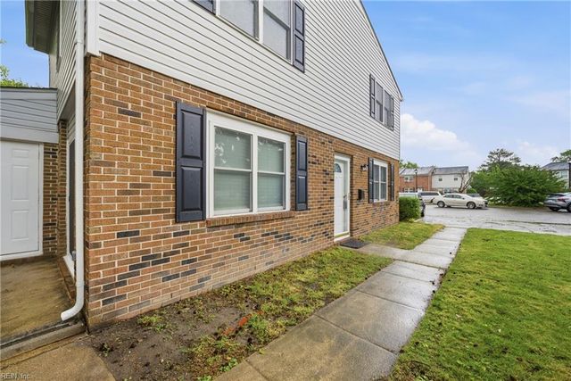 809 S Buckingham CT, Virginia Beach, VA 23462