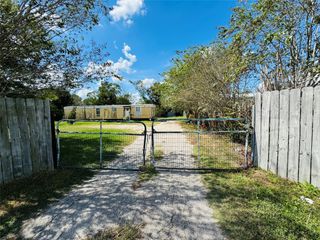 6226 County Road 48, Rosharon, TX 77583