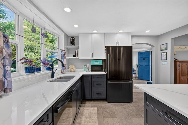 12 Cairnslea Ln, Scituate, MA 02066
