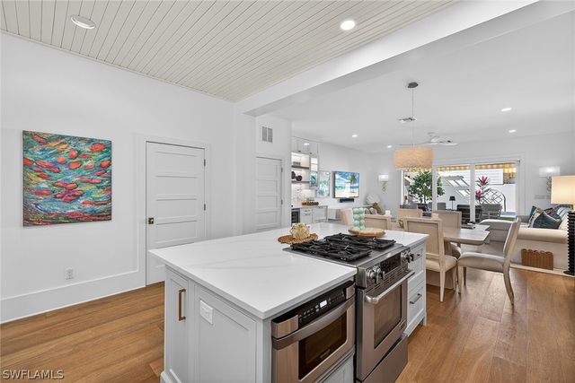 477 3rd AVE S 2, Naples, FL 34102