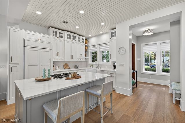 477 3rd AVE S 2, Naples, FL 34102