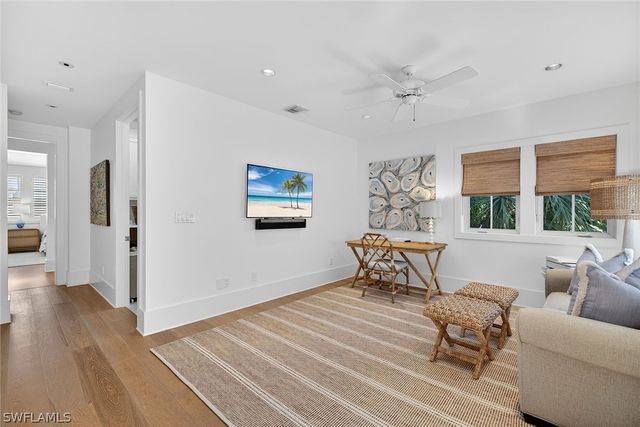 477 3rd AVE S 2, Naples, FL 34102