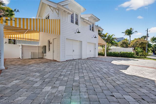 477 3rd AVE S 2, Naples, FL 34102