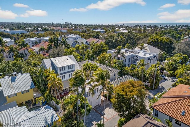 477 3rd AVE S 2, Naples, FL 34102