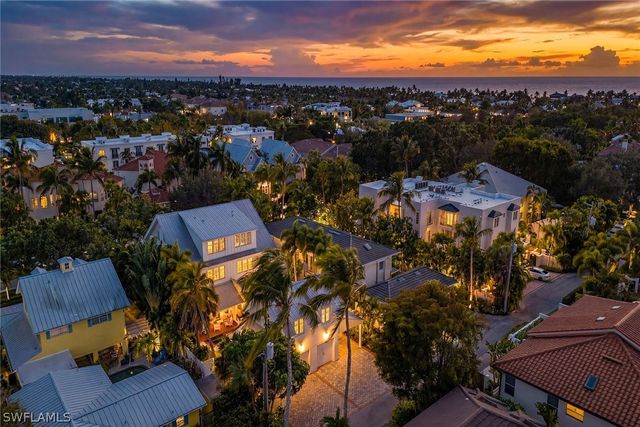 477 3rd AVE S 2, Naples, FL 34102