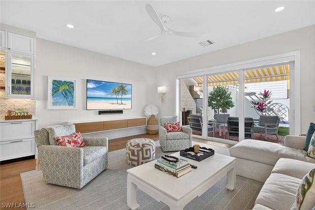 477 3rd AVE S 2, Naples, FL 34102