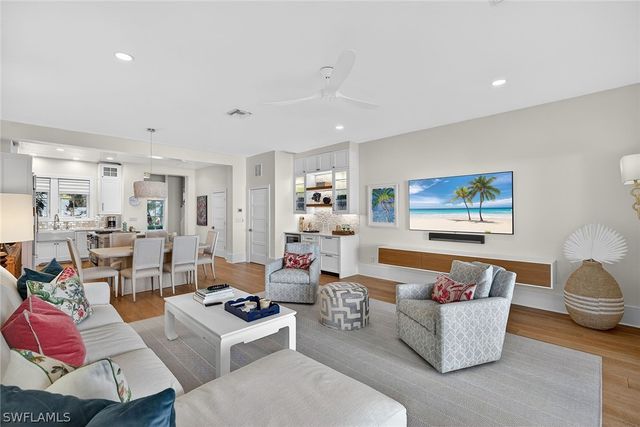 477 3rd AVE S 2, Naples, FL 34102