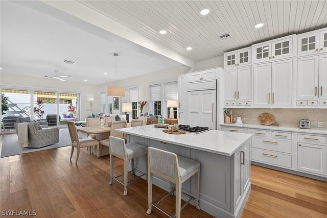 477 3rd AVE S 2, Naples, FL 34102