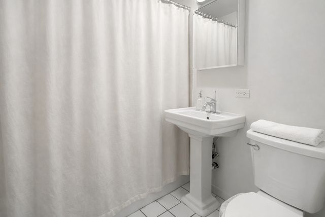 677.5 W Wrightwood Avenue 2N, Chicago, IL 60657