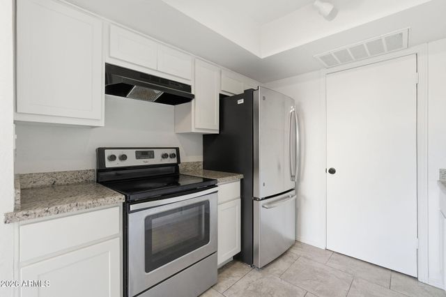4014 S 44th Way, Phoenix, AZ 85040